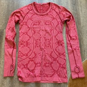 Lulu Lemon Swiftly Tech long sleeve shirt